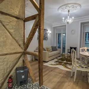 Lovelystay - Vintage Flat Near Santa Justa Elevator! Appartement Lisboa